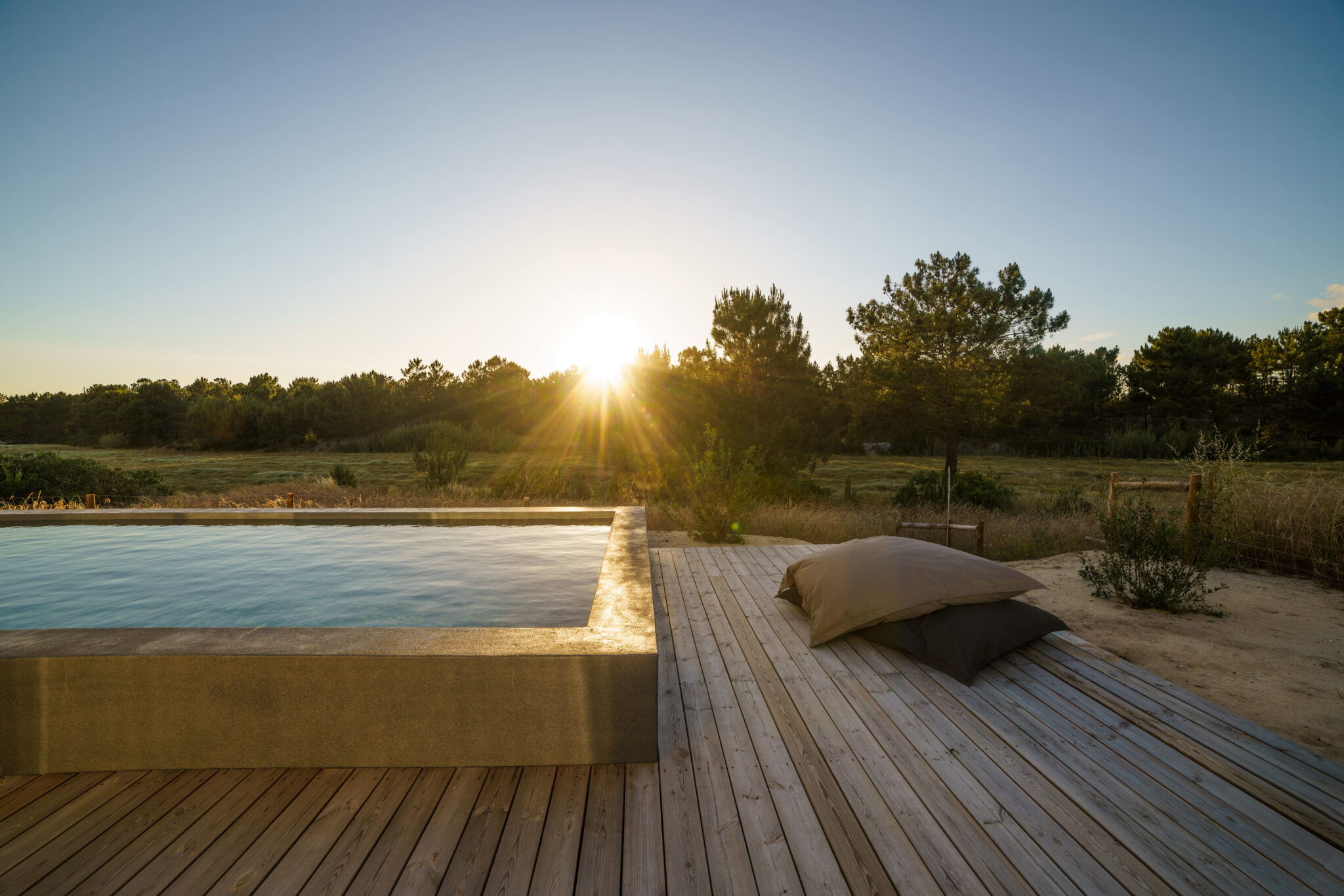 Les piscines hors sol en béton : une solution durable et esthétique ...